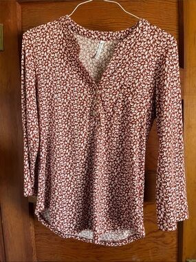 DNA couture Rust Floral V‑Neck Long Sleeve Blouse